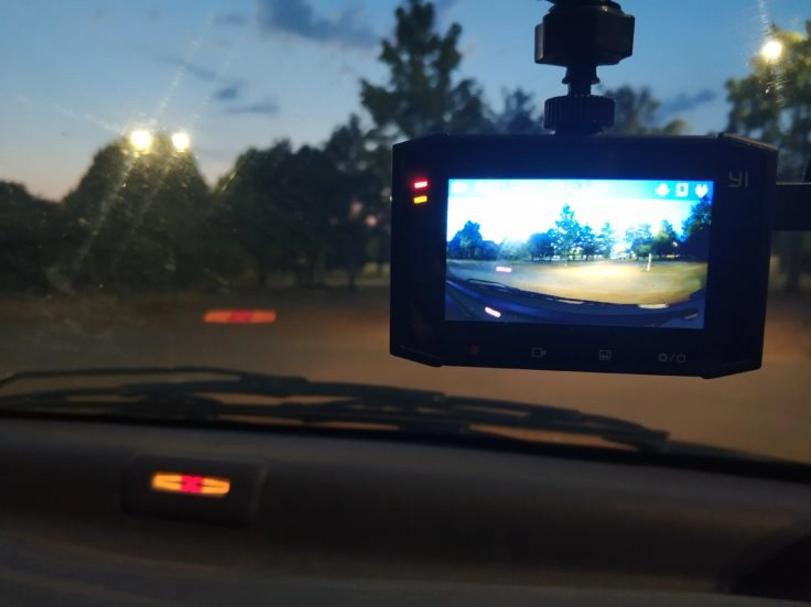 YI Ultra Dashcam Auto Display