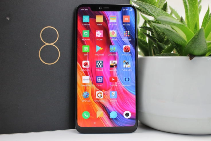 Xiaomi Mi 8 Explorer Edition Smartphone stehend