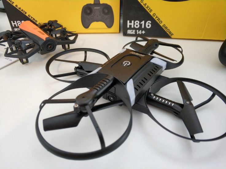 Helifar H816 Drohne ausgeklappt