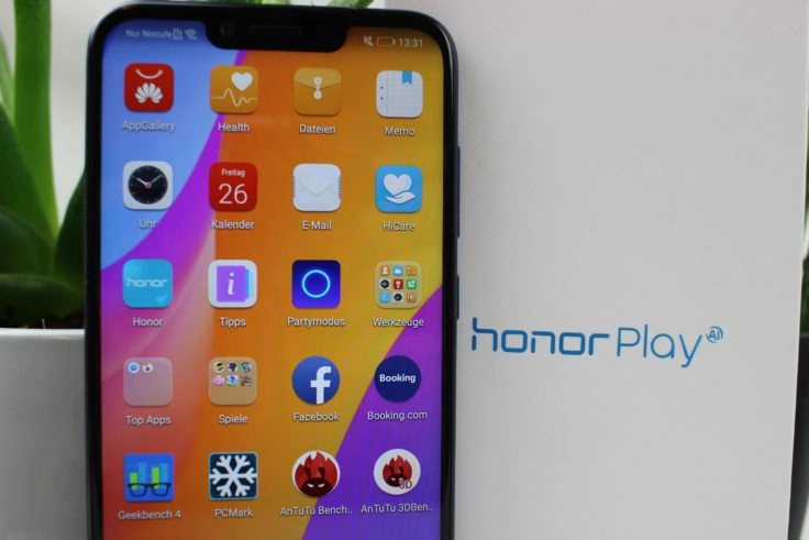 Honor Play Smartphone Display