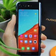 Nubia-X-Rueckseite-Display