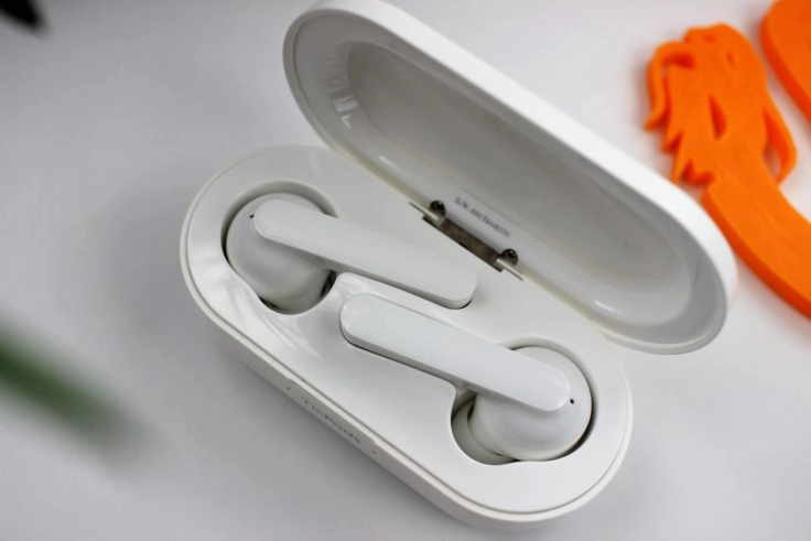 TicPods Free geriffelte Rückseite