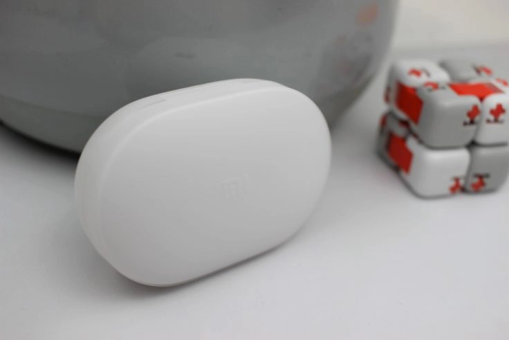 Xiaomi AirDots YOuth Edition Ladeschale mit Mi-Logo