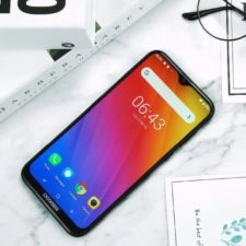 Doogee Y8 Smartphone Display