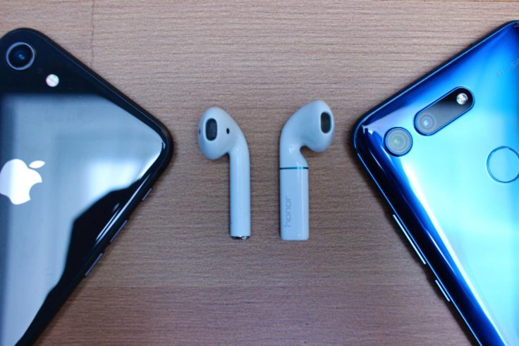 FlyPods versus AirPods Hörer seitliche Ansicht