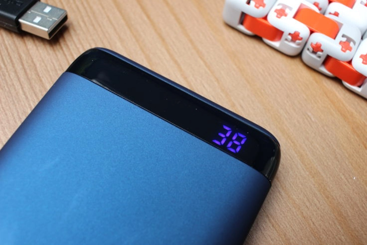 Omars 10.000 mAh Powerbank Display