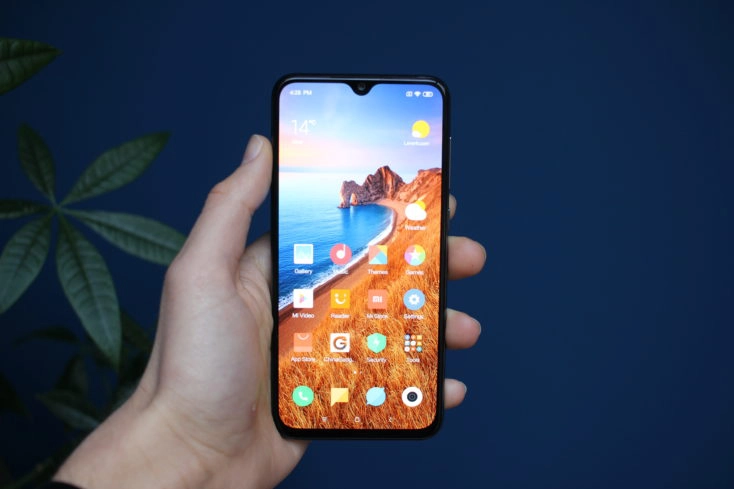 Xiaomi Mi 9 SE Smartphone in Hand