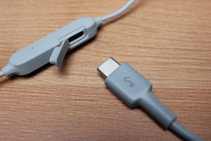 Aukey EP-B80 USB-C Port