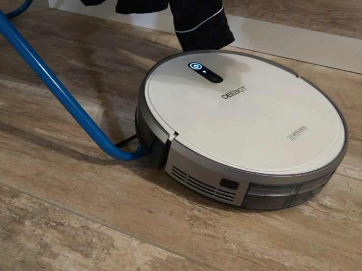 Ecovacs Deebot 710 Saugroboter Wäscheständer