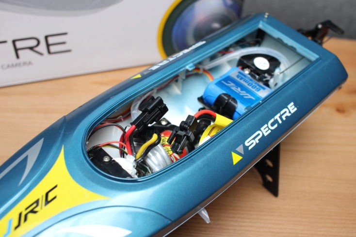 JJRC S4 Specre RC-Boot Innenraum und Motor (3)