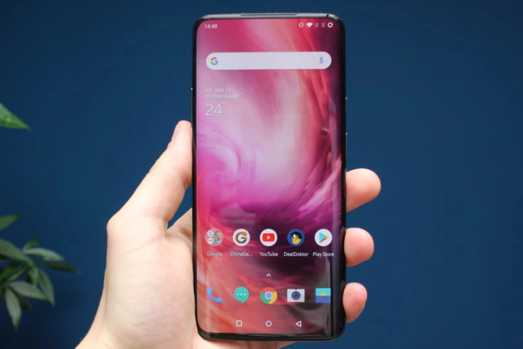 OnePlus 7 Pro Display indoor