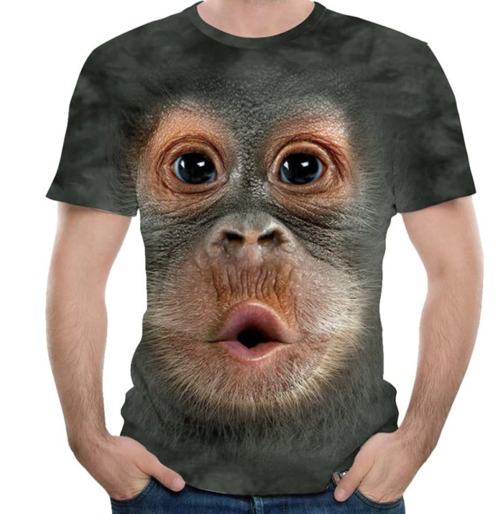 Affiges T Shirt stehend angezogen weißer Hintergrund Affiges T-Shirt im Stehen angezogen