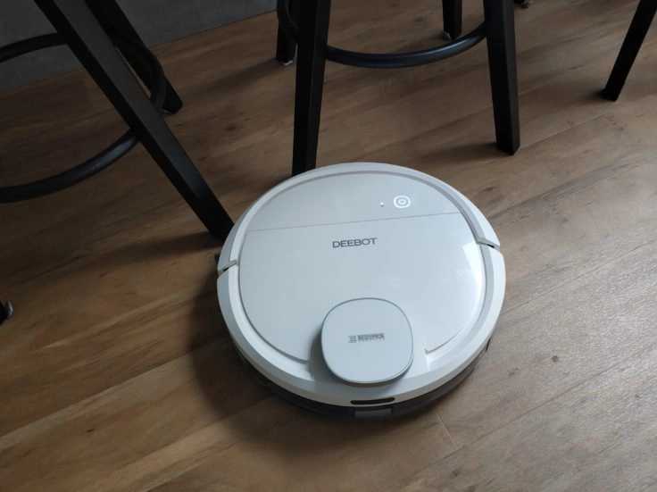 Ecovacs DEEBOT Ozmo 900 Saugroboter Hinderniserkennung Stühle