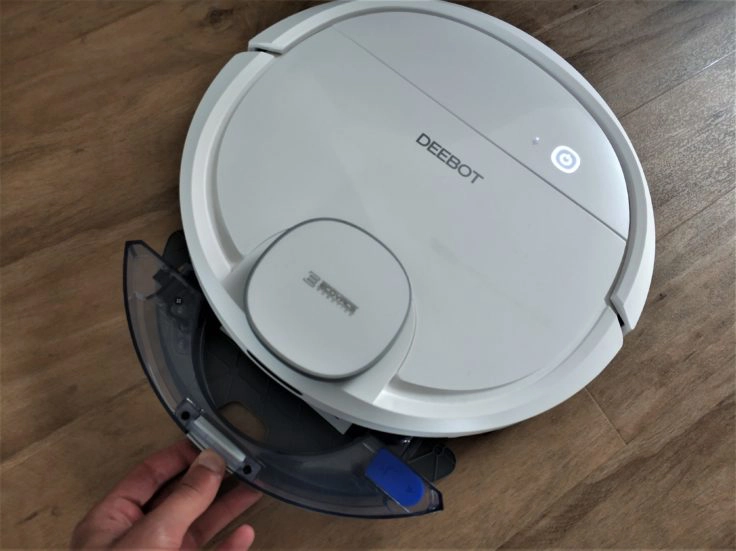 Ecovacs DEEBOT Ozmo 900 Saugroboter Wassertank Entnahme