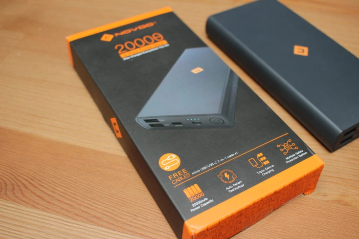 NOVOO Powerbank 20000 und Karton 