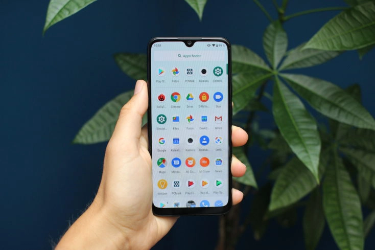 Xiaomi Mi A3 Display in Hand