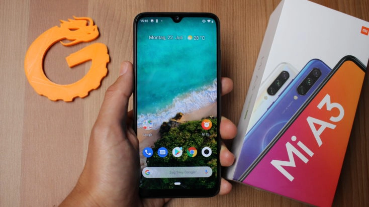 Xiaomi Mi A3 Display in Hand