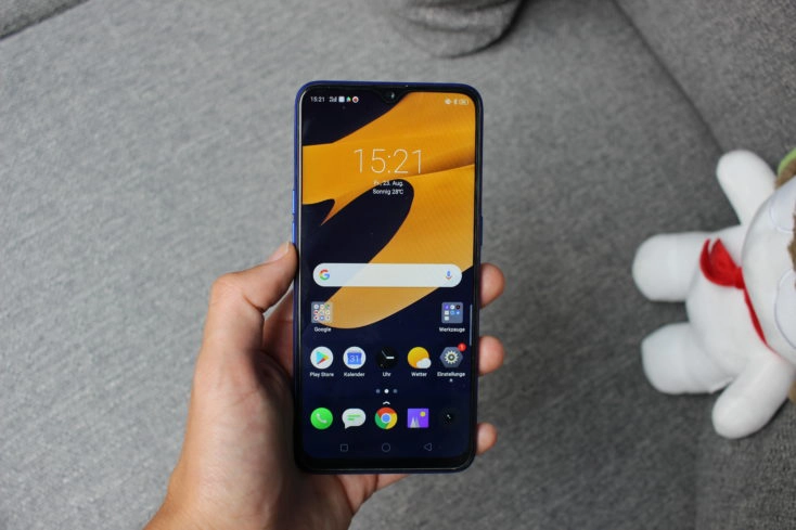 Oppo Realme 3 Pro Smartphone in Hand