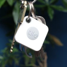 Tile Mate Bluetooth-Tracker am Schlüsselbund