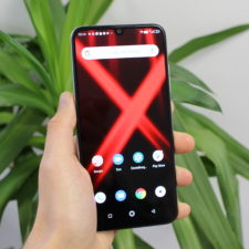 UMIDIGI X Smartphone in Hand