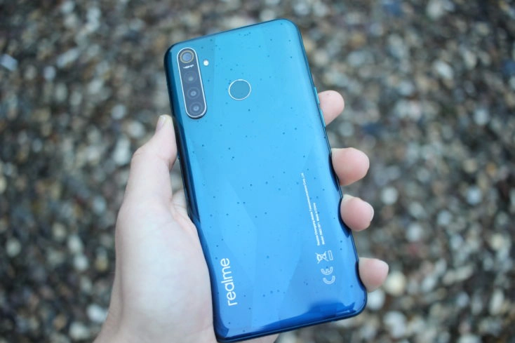 Realme 5 Pro Smartphone Ruckseite nass