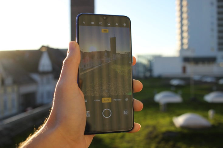 Realme XT Kamera in Hand