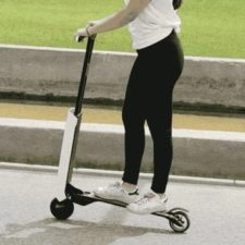 Mantour X E-Scooter Fahrt Frau