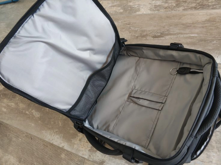 Bange Rucksack aufgeklappt