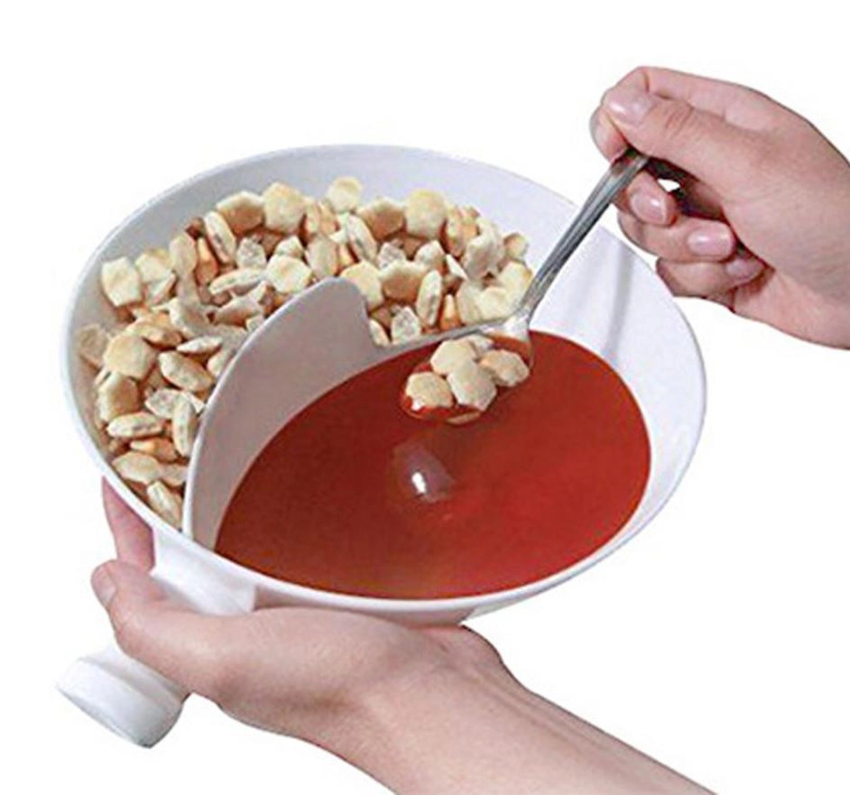 2-Fach Mueslischale Löffel in der Hand.