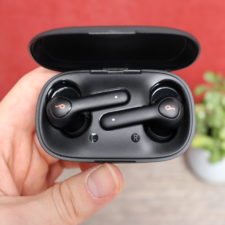 Anker Soundcore Life P2 in der Hand
