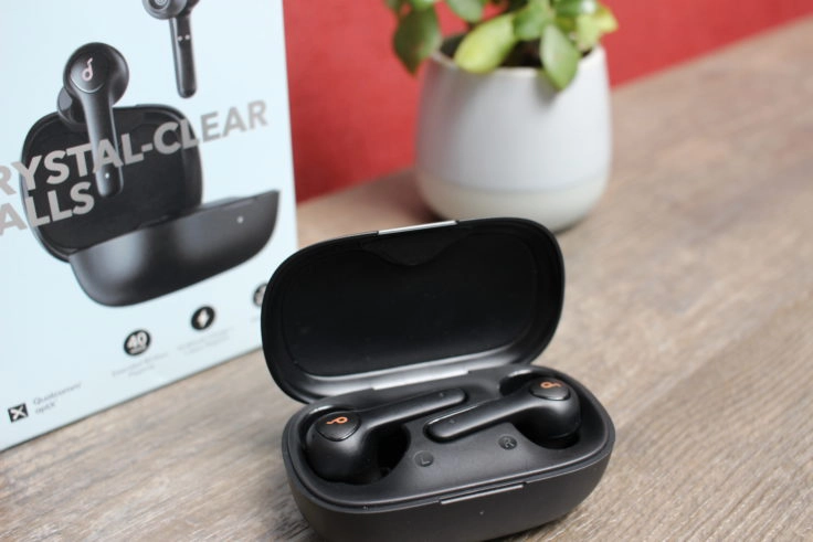 Anker Soundcore Life P2 in ladeschale