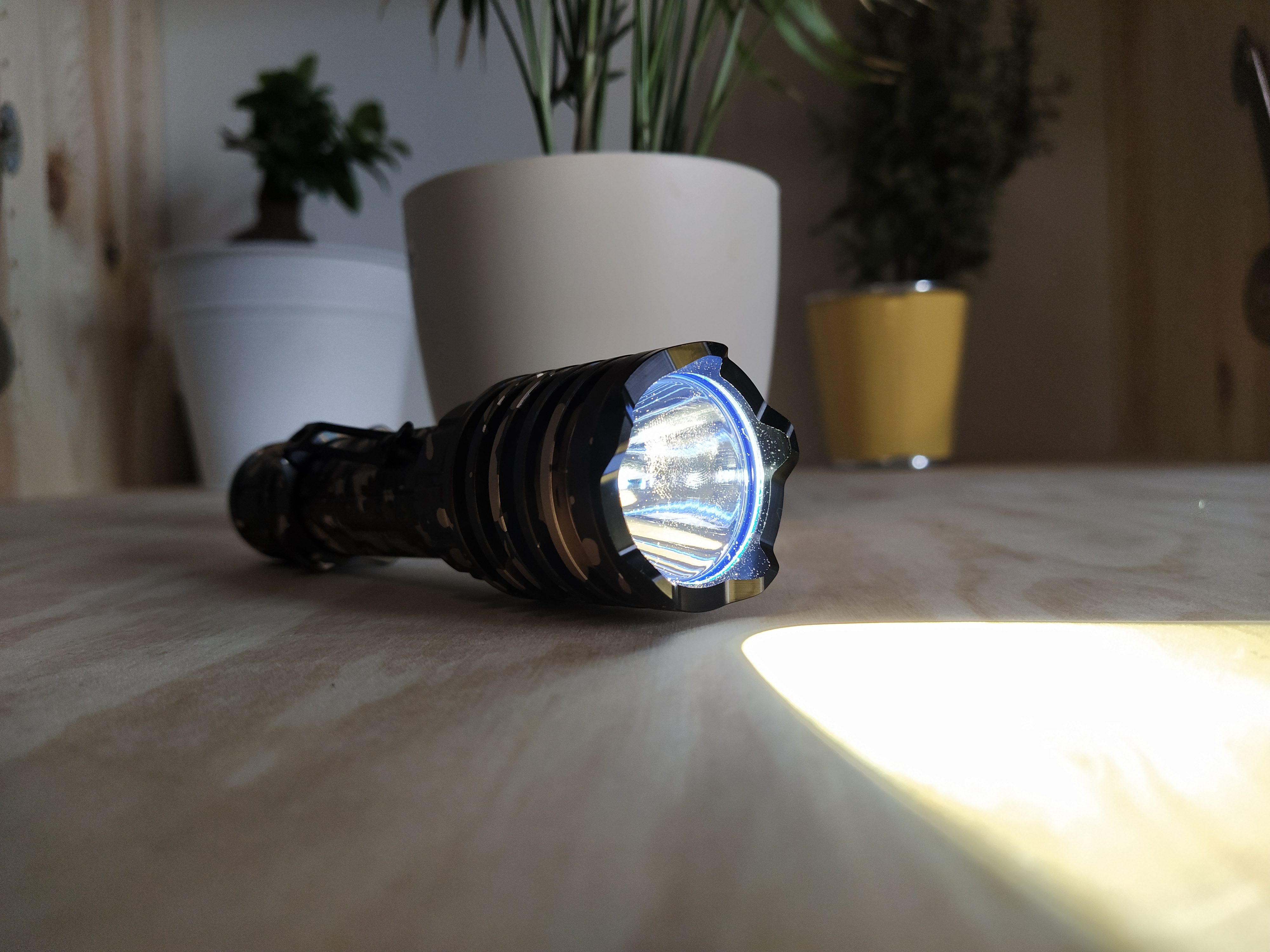 Olight Warrior X Pro LED Taschenlampe 2100 Lumen Taktische Taschenlampen 