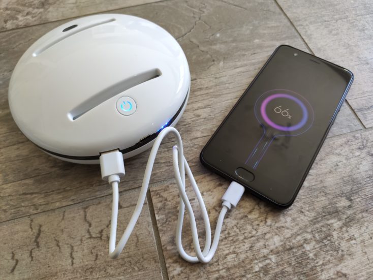 CleanseBot UV-Roboter Powerbank Smartphone