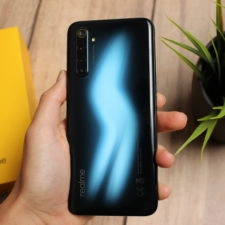 Realme 6 Pro Smartphone Rueckseite Blitz