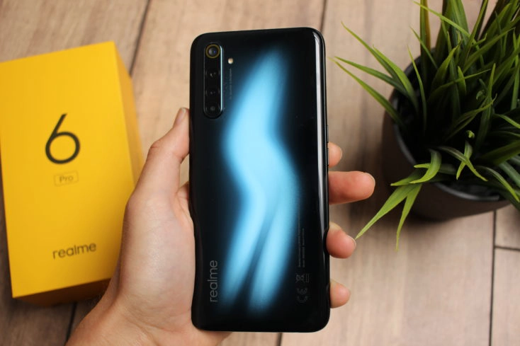 Realme 6 Pro Smartphone Rueckseite Blitz