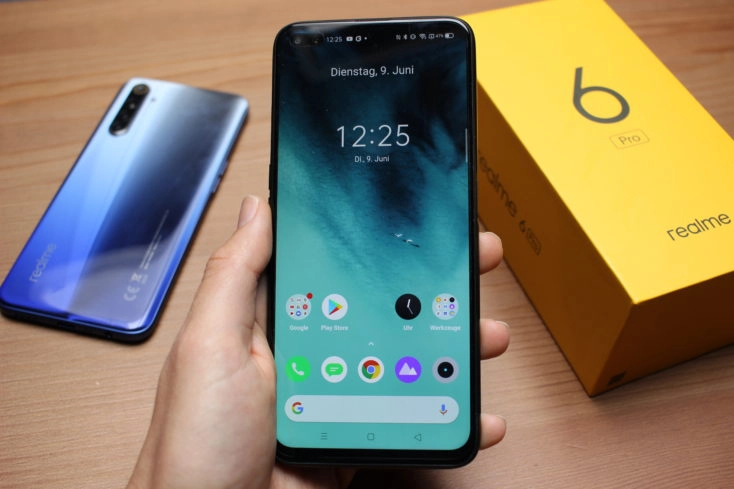 Realme 6 Pro Smartphone in Hand Display