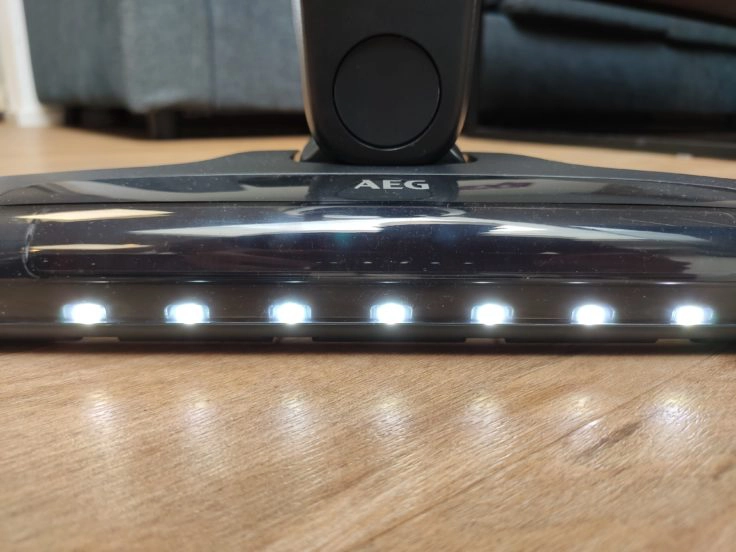 AEG QX9 Akkustaubsauger LED-Leuchten Bodendüse