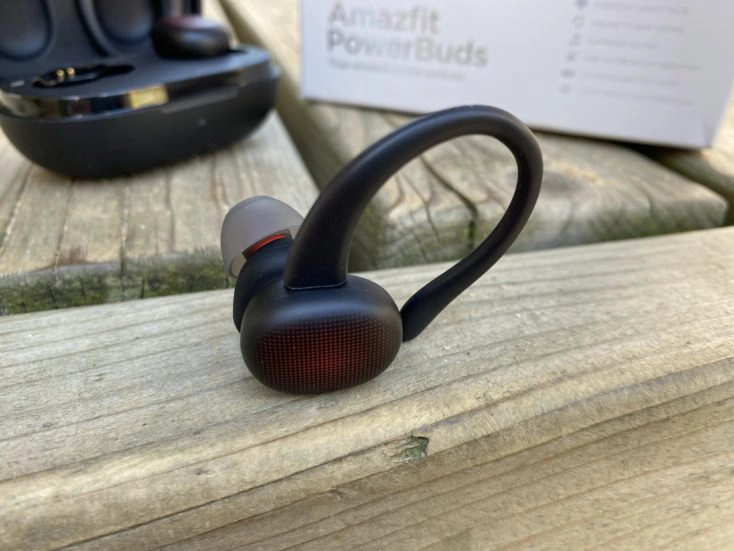 Amazfit PowerBuds Ohrbuegel Magnet dran