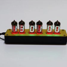 Rot leuchtende LED Uhr