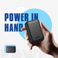 UGREEN 10.000 mAh Powerbank in Hand