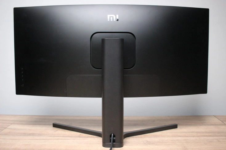 Xiaomi Curved Gaming Monitor Rueckseite mit Abdeckung