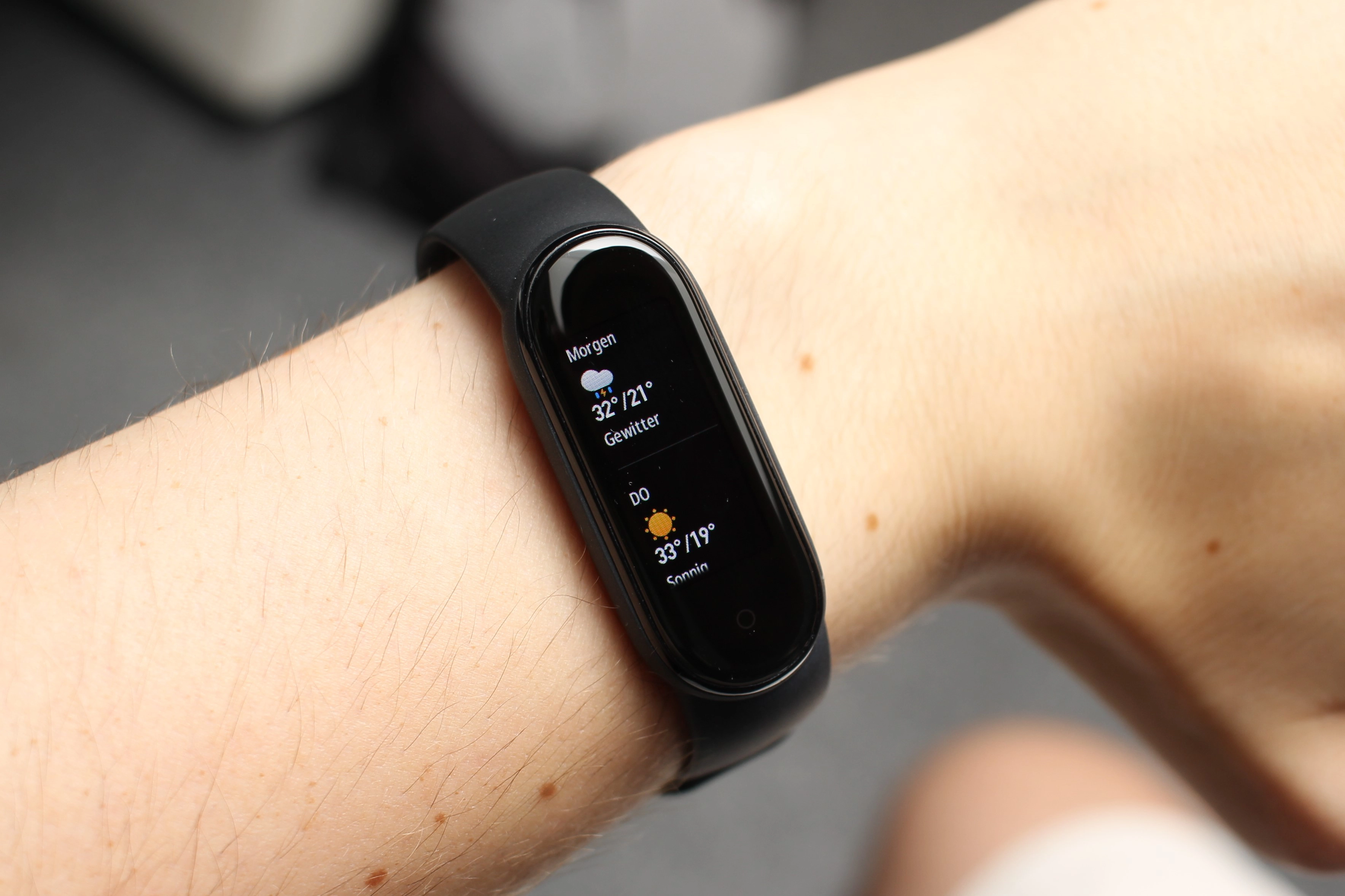 Mi fit on sale mi band 5