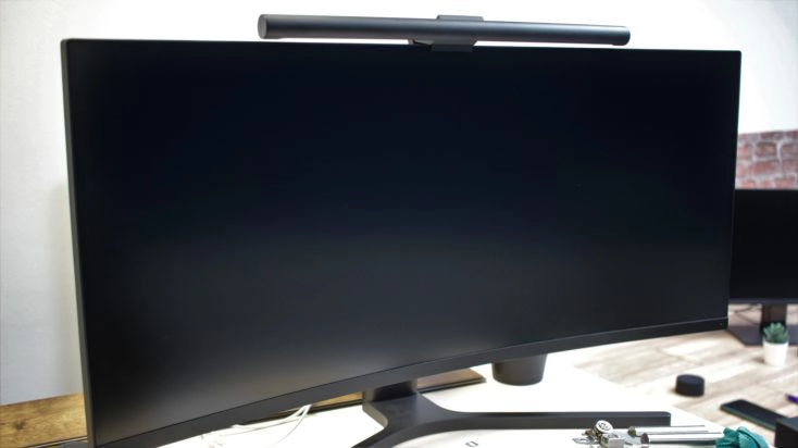 Xiaomi Monitorlampe an Xiaomi Curved Monitor