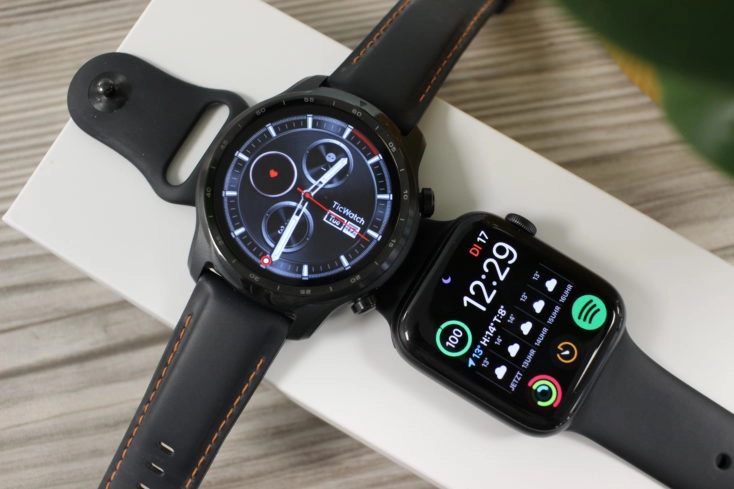 Apple Watch SE vs Ticwatch Pro 3 GPS