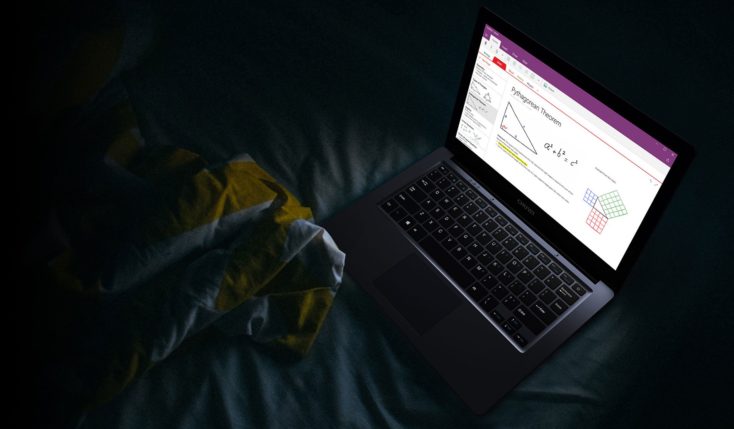 CHUWI HeroBook Plus Notebook im Dunkeln