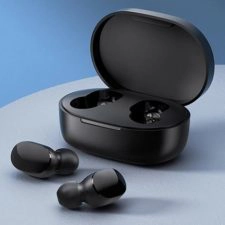 Mi True Wireless Earbuds Basic 2S Kopfhoerer auf dem Tisch