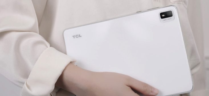 TCL TAB 10S Tablet in Hand Weiss
