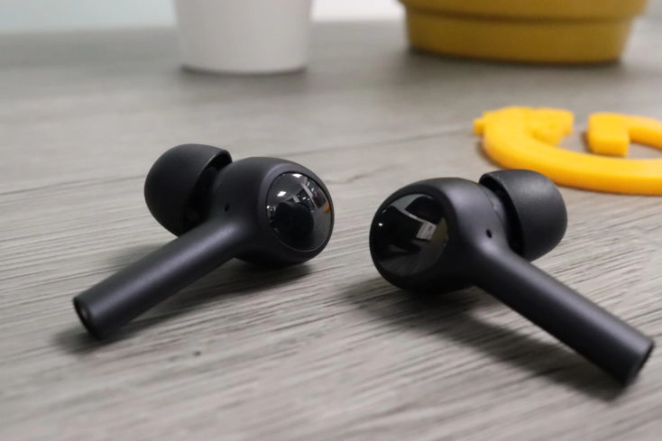 Xiaomi Air 2 Pro Kopfhoerer nebeneinander