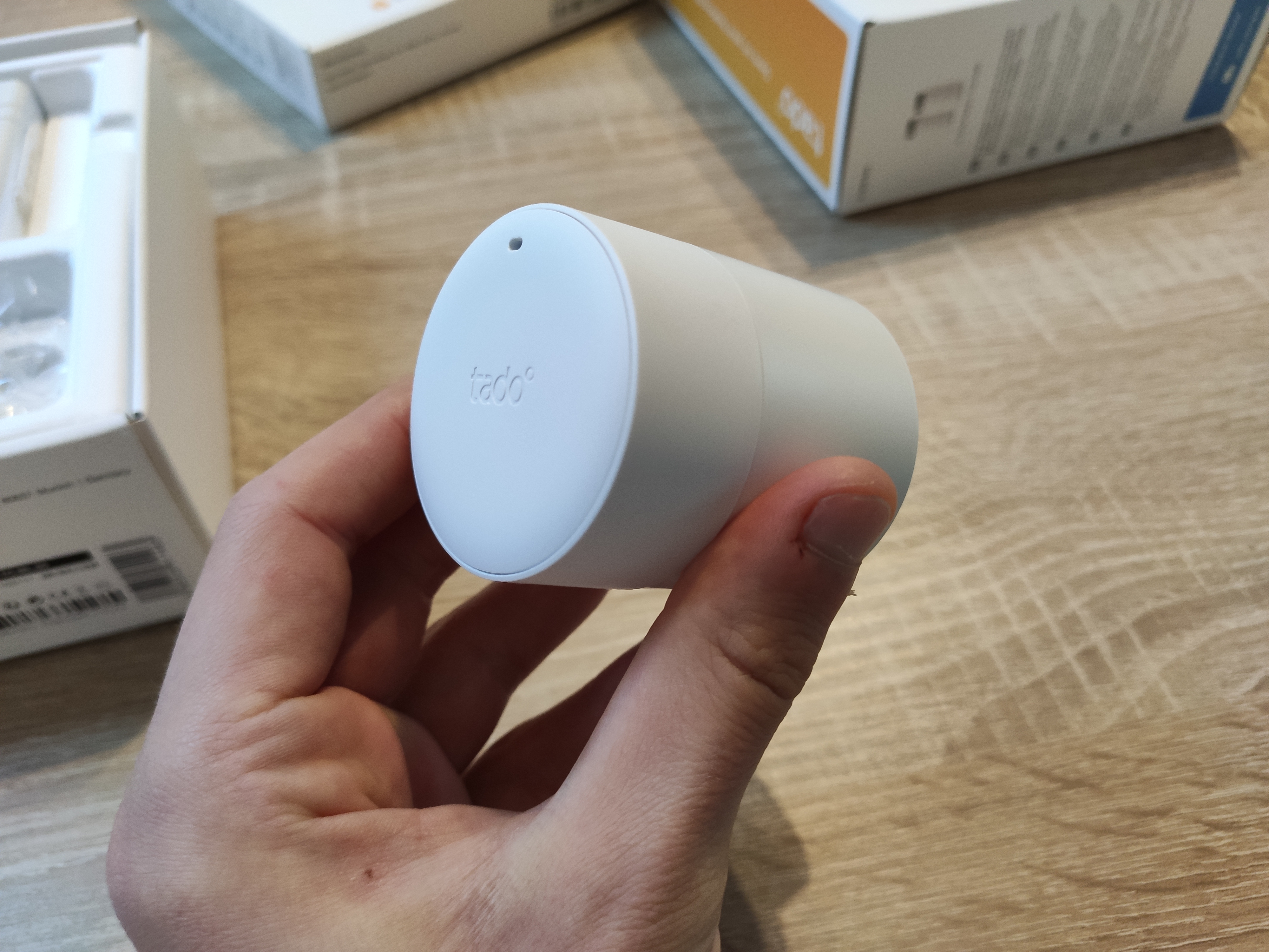 tado smartes Thermostat Design Seitenansicht