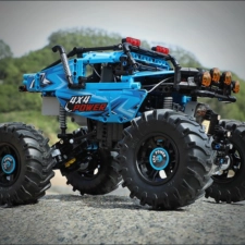 CaDA C61008W Monstertruck Seitenansicht